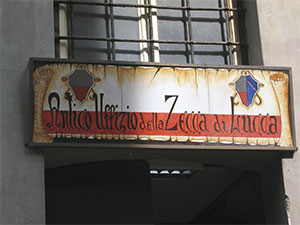Ingresso dell'Antico Uffizio della Zecca, Lucca.