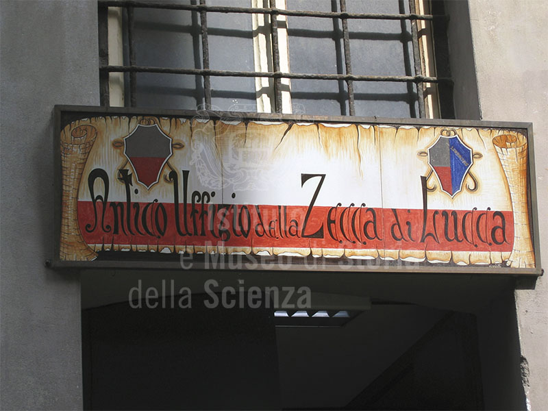 Ingresso dell'Antico Uffizio della Zecca, Lucca.