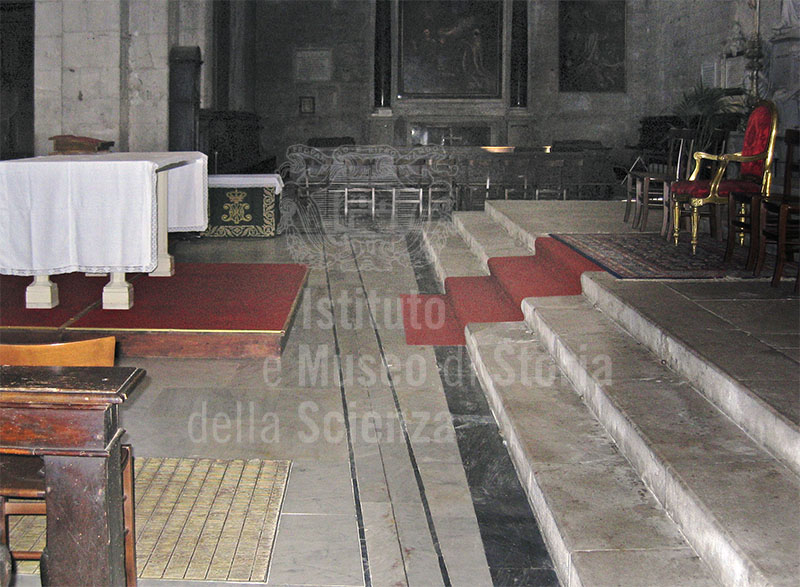 Linea meridiana all'interno della Chiesa di Santa Maria Forisportam, Lucca.