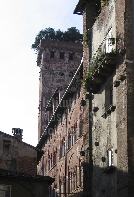 Palazzo Guinigi con la suggestiva torre, Lucca.