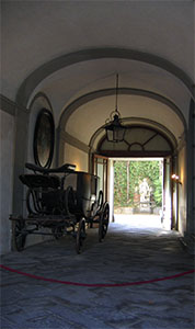 Ingresso di Palazzo Mansi, sede dell'omonima Pinacoteca Nazionale, Lucca.