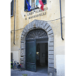 Ingresso di Palazzo Lucchesini, sede dell'Istituto di Istruzione Superiore "N. Machiavelli", Lucca.