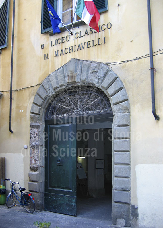 Entrance to Palazzo Lucchesini, seat of the Liceo Classico "N. Machiavelli", Lucca.