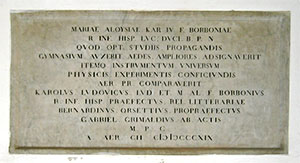 Iscrizione celebrativa di Maria Luisa di Borbone, Palazzo Lucchesini, sede dell'Istituto di Istruzione Superiore "N. Machiavelli", Lucca.