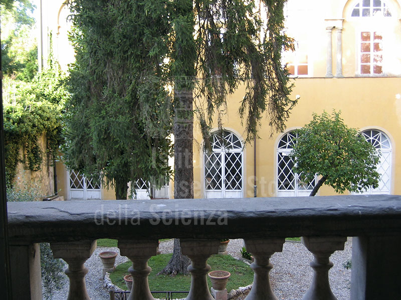 Giardino di Palazzo Lucchesini, sede dell'Istituto di Istruzione Superiore "N. Machiavelli", Lucca.