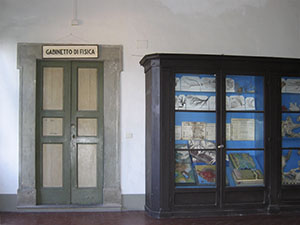 Ingresso dell'Antico Gabinetto di Fisica, Istituto di Istruzione Superiore "N. Machiavelli", Lucca.