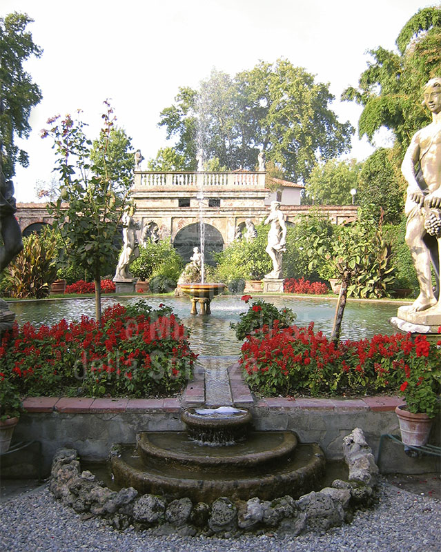 Garden of Palazzo Controni Pfanner, Lucca.