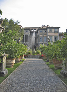 Vista del Palazzo Controni Pfanner dal giardino, Lucca.