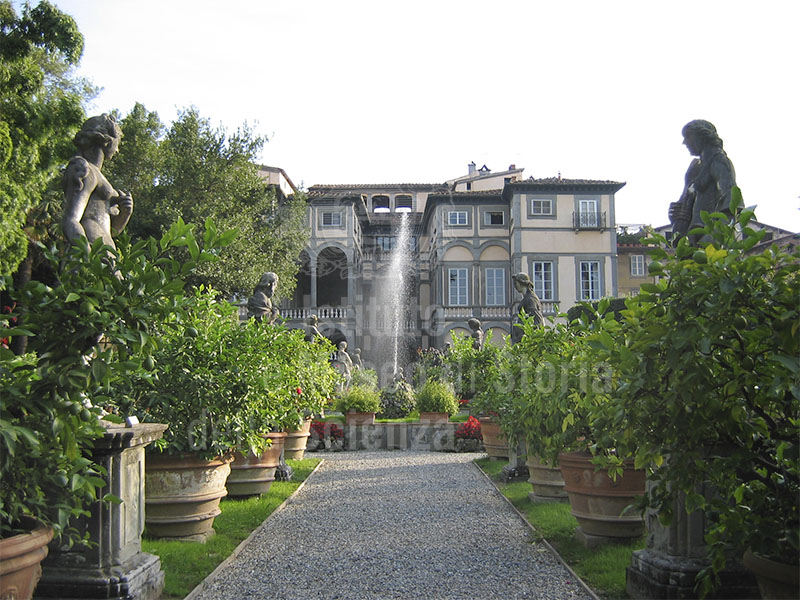 Vista del Palazzo Controni Pfanner dal giardino, Lucca.