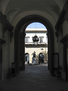 Vista di un cortile interno del Palazzo Ducale, Lucca.