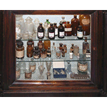 Antiche vetrerie della Farmacia La Fenice, Seravezza.