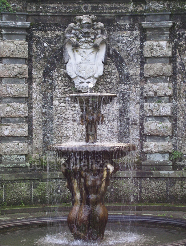 Fontana nel giardino di Villa Reale di Marlia, Capannori.