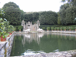 Peschiera nel giardino di Villa Reale di Marlia, Capannori.