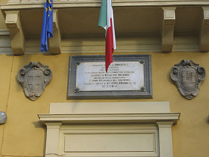 Plaque recalling the opening of the sanatorium (November 19, 1904) at Villa Corridi, Livorno.