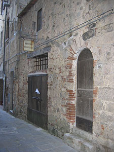 Ingresso dell'Antico Frantoio, Massa Marittima.