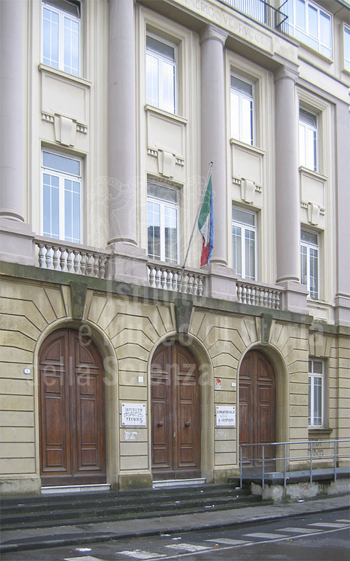 Sede dell'Istituto Tecnico Commerciale "Amerigo Vespucci - Piero Calamadrei", Livorno.