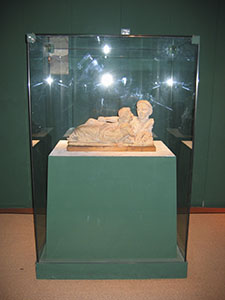 Coperchio di urna cineraria in terracotta, cosidetta Urna degli sposi (n. 613), Museo Etrusco Guarnacci, Volterra.