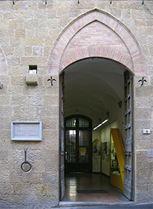 Entrance to theGuarnacci Library, Volterra.