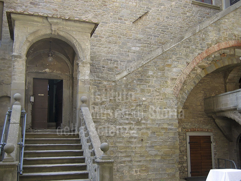 Cortile del Museo dell'Accademia Etrusca, Cortona.