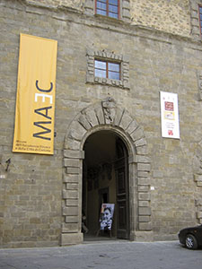 Ingresso del Museo dell'Accademia Etrusca, Cortona.