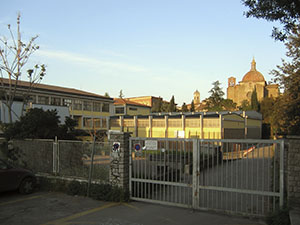 Inresso del Liceo Scientifico Statale "Francesco Redi", Arezzo.