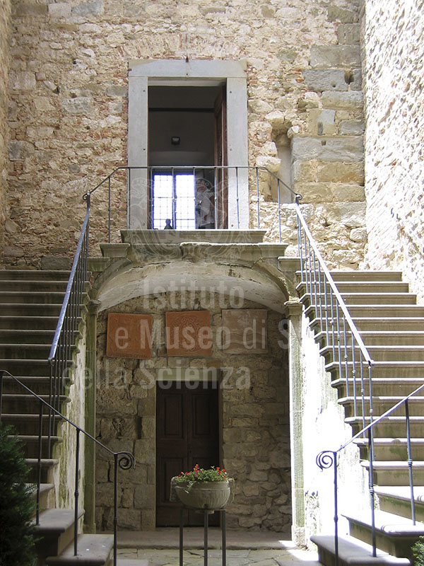 Courtyard of the Museo Comunale della Ceramica Popolare, Monte San Savino.