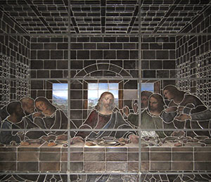 Copia a grandezza naturale, in vetro dipinto, dell'Ultima Cena di Leonardo, realizzata tra il 1937 e il 1942 da Rosa e Cecilia Caselli, Museo "Bernardini-Fatti" della Vetrata Antica, Sansepolcro.