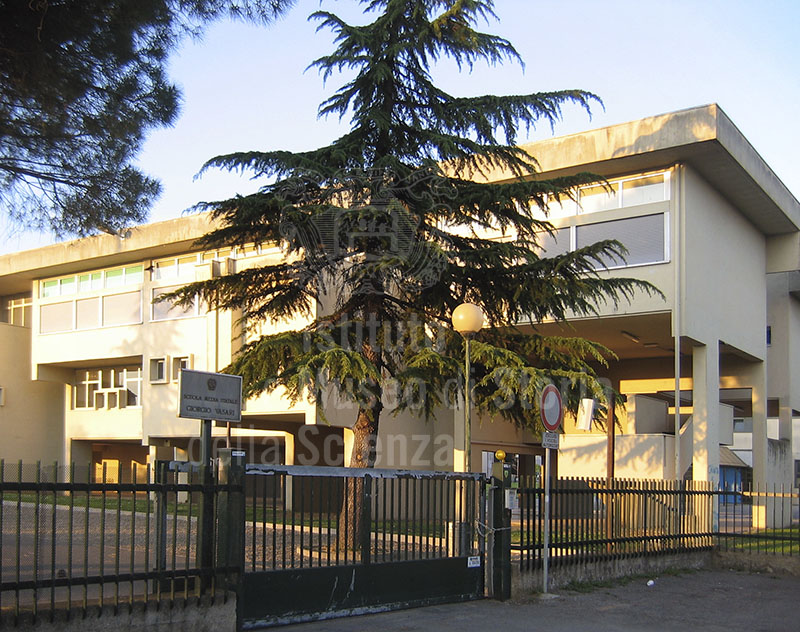 Entrance to the Scuola Media "Giorgio Vasari", Arezzo.