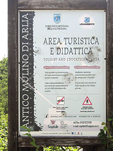Cartello turistico che descrive l'Antico Mulino di Arlia, Fivizzano.