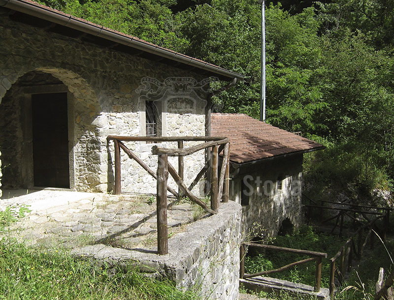 Esterno dell'Antico Mulino di Arlia, Fivizzano.
