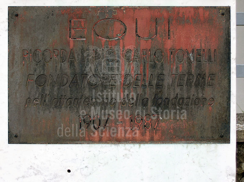 Iscrizione che ricorda il fondatore delle Terme di Equi, Fivizzano.