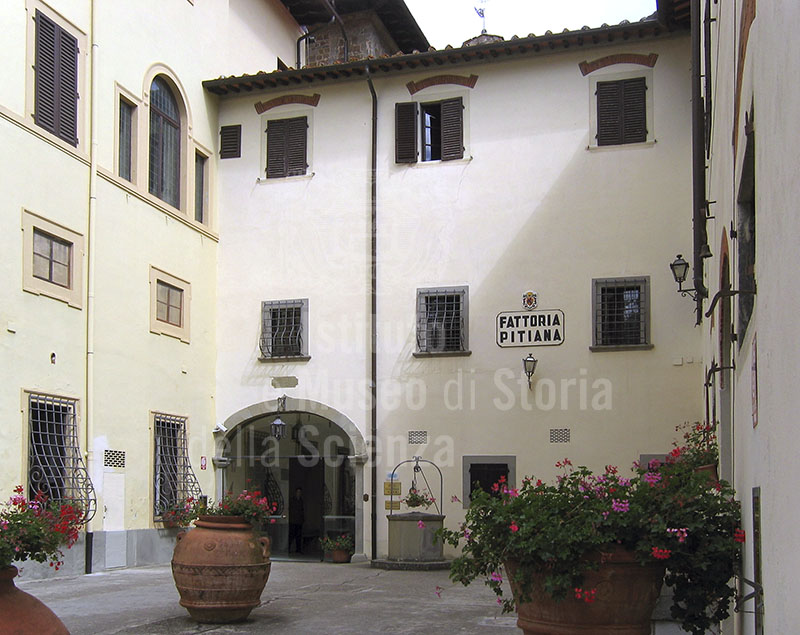 Cortile della Villa Pitiana, Reggello.