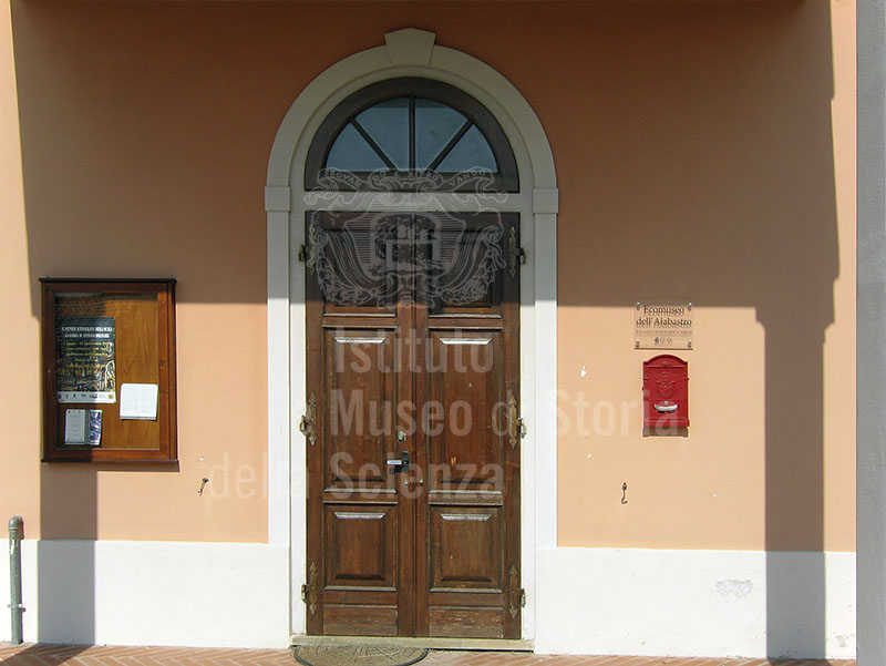 Entrance portal to the Ecomuseo dell'Alabastro - Castellina Marittima. Museum Unit.
