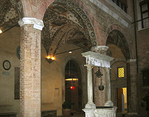 Cortile dell'Accademia musicale Chigiana, Siena.