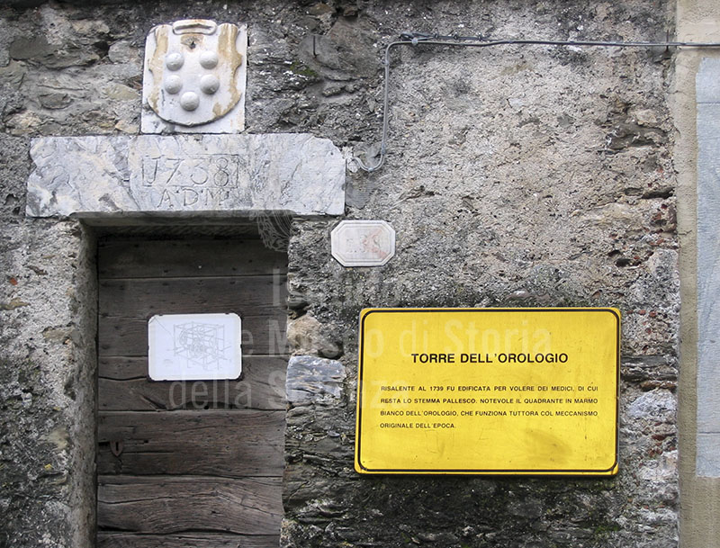 Portone d'ingresso della Torre Medicea, Stazzema.