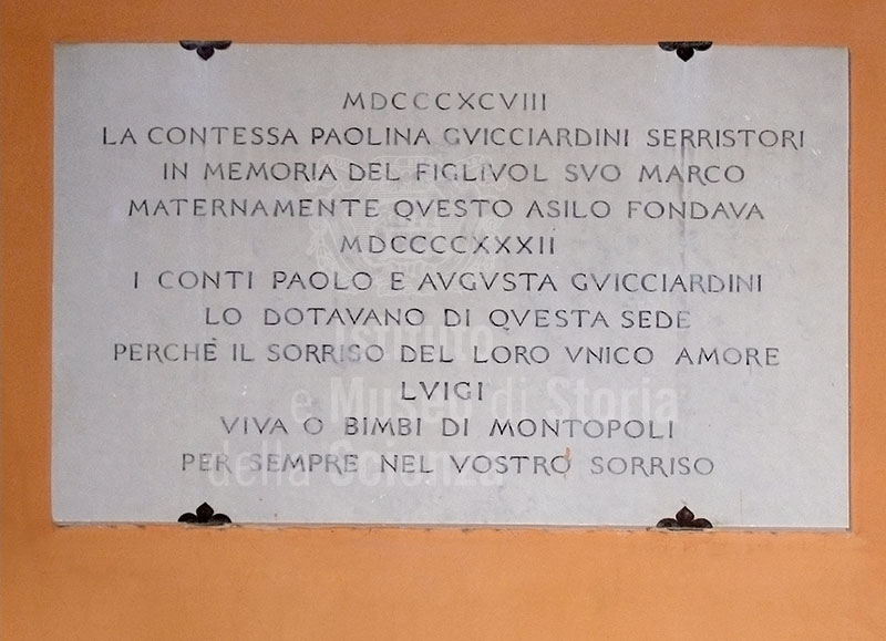 Lapide sulla facciata del Museo Civico Palazzo Guicciardini, Montopoli in Val d'Arno.