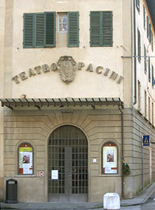 Ingresso del Teatro Pacini, Pescia.