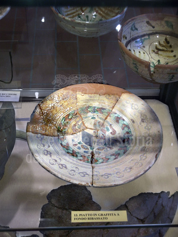 Graffitied deep dish, Permanent Exhibition, "Glass Production in Gambassi", Gambassi Terme.