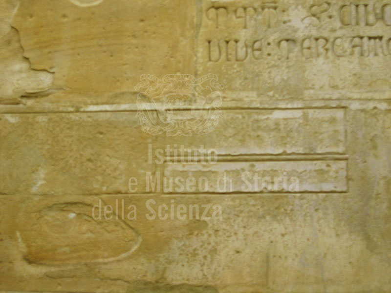 Misura all'interno del Duomo di Arezzo.
