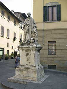 Statua di Vittorio Fossombroni in piazza San Francesco, Arezzo.