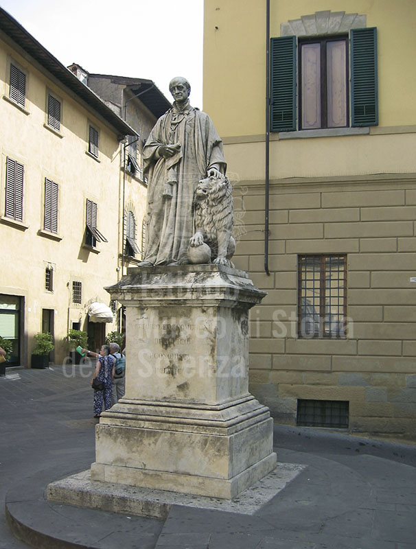 Statue of Vittorio Fossombroni in Piazza San Francesco, Arezzo.