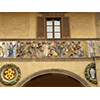 "Dare da bere agli assetati", fregio policromo sull'antica facciata dello Spedale del Ceppo, terracotta invetriata, Filippo di Lorenzo Paladini, 1585, Pistoia.