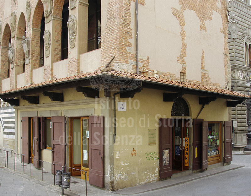 Antica sede della Farmacia de' Ferri (ora sede dell'APT), Pistoia.