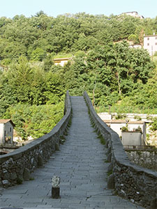 Ponte della Maddalena (detto "Ponte del Diavolo"), Borgo a Mozzano.