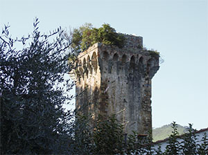 Tower forming part of the ancient defence system of Vicopisano.