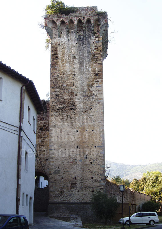 Brunelleschi's tower on the ancient defence system of Vicopisano.