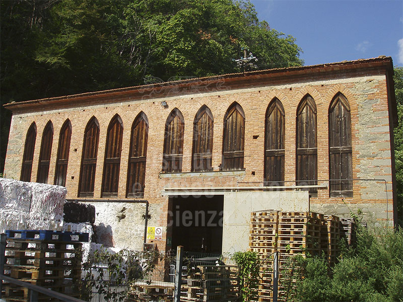 Antico edificio di una cartiera, Pracando, Villa Basilica.
