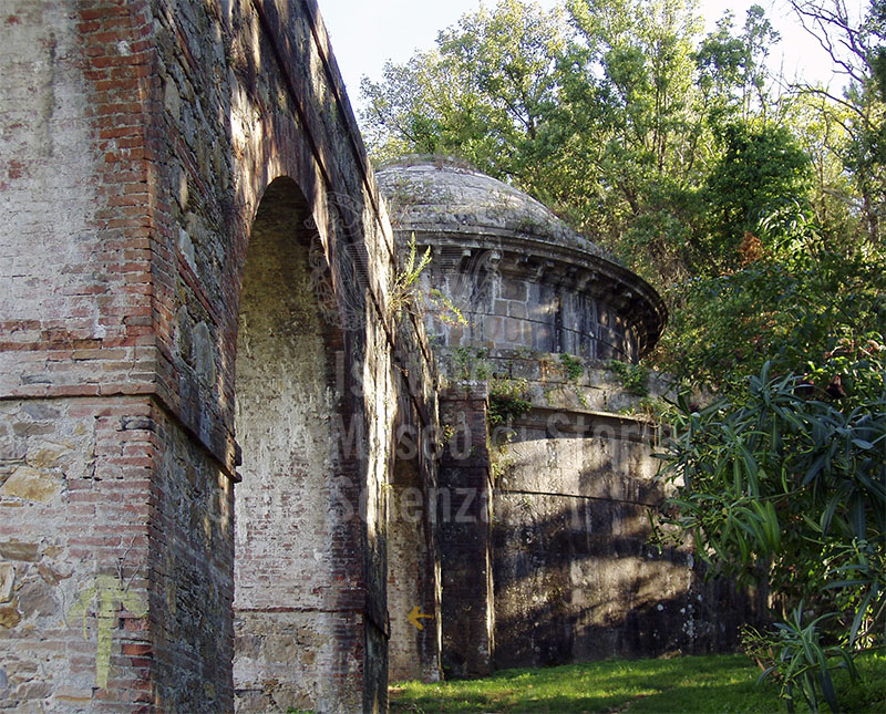 Little temple-cistern of the Nottolini Aqueduct, Guamo, Capannori.