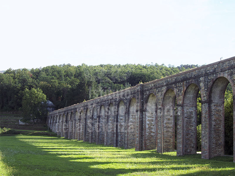 I primi archi dell'Acquedotto Nottolini, Guamo, Capannori.