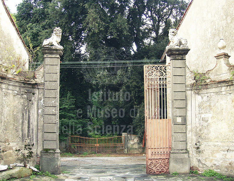 One of the entrances of the farm buildings of the former Villa Mazzarosa, Pontasserchio, San Giuliano Terme.